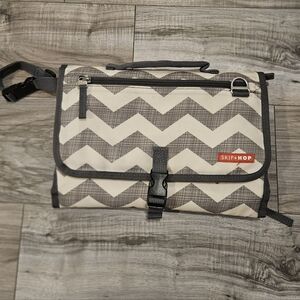 Skip Hop Pronto Signature Portable Changing Mat Chevron